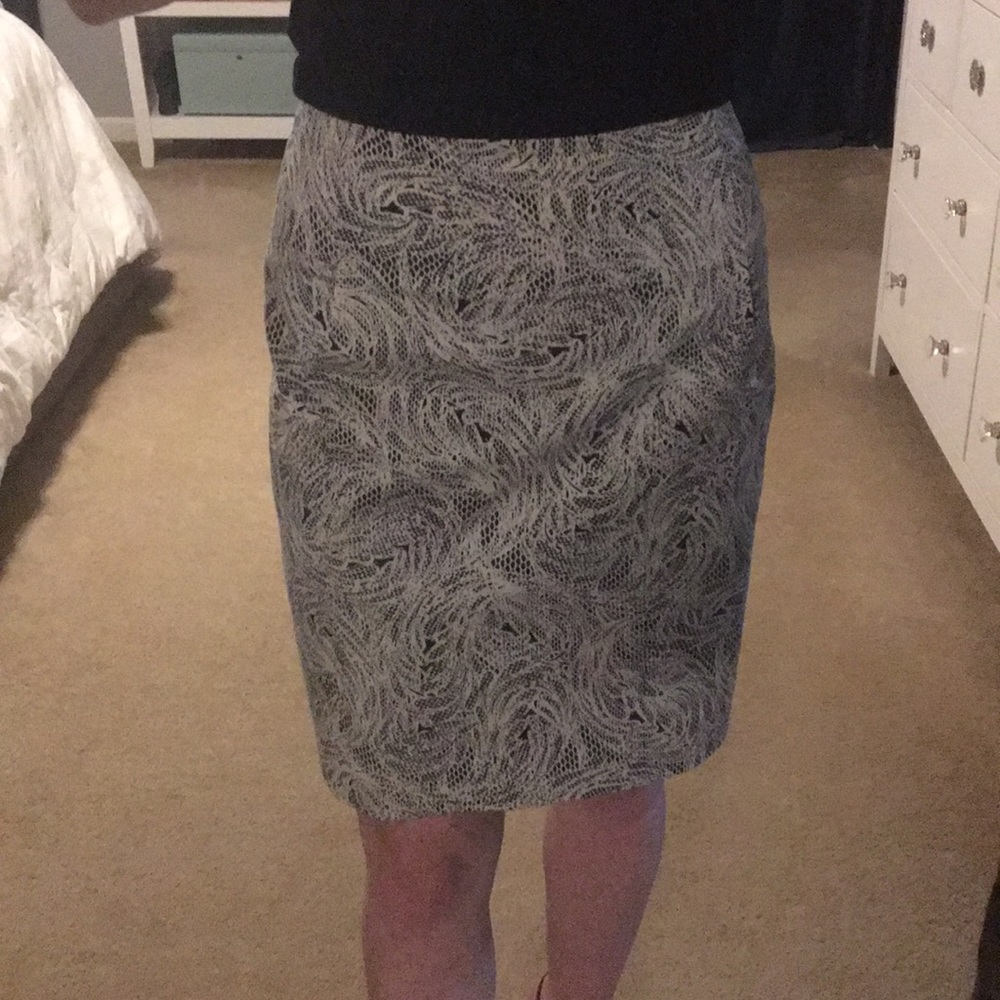 Club Monaco Patterned Skirt Size 6 EUC